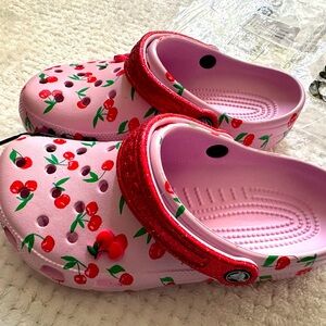 Crocs Classic Food Print Cherry 🍒💗Clog Kids Ballerina Pink